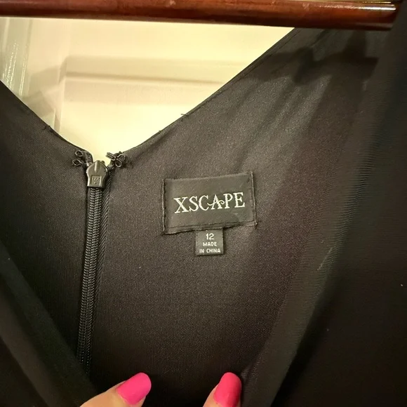 Formal Black Sleeveless Dress with floral appliqué on the tulle skirt - Picture 3 of 5